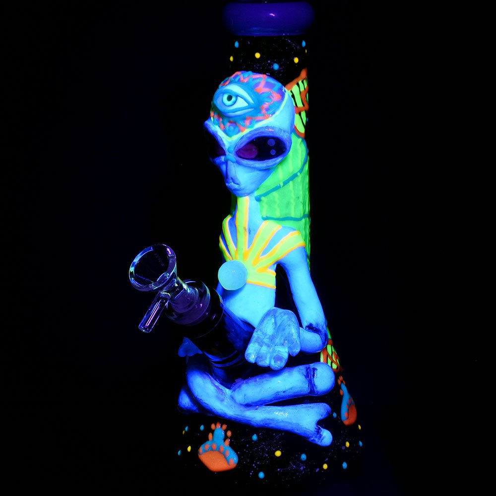 Pulsar Bong Glow in the Dark Alien Bong